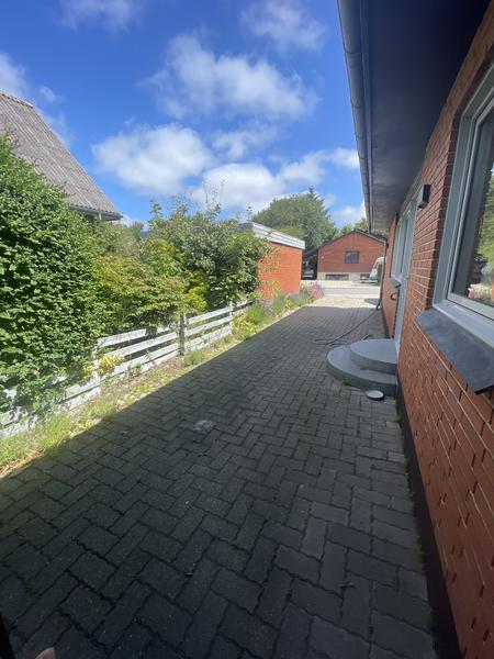 Anlægning af fliser og opsætning af stakit