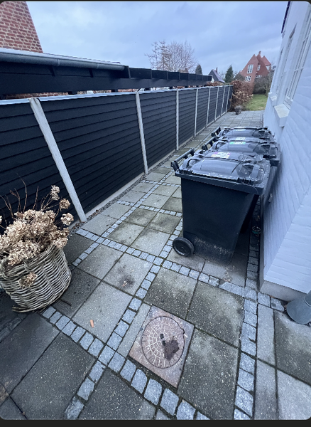 Flytning af komposithegn og opsætning af metalhegn