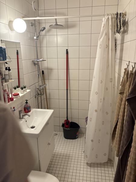 Microcement på vægge og gulv i badeværelse