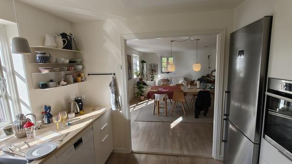 Maling af vægge og gulvlister