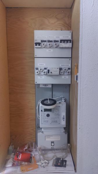 Opsætning af ladebox og udskiftning af relæ