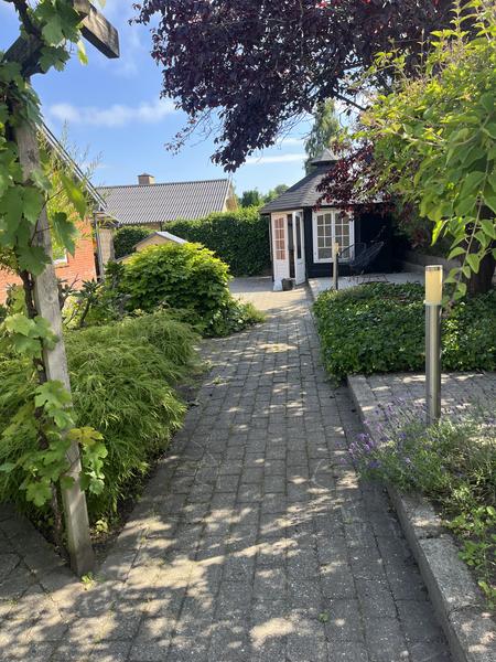 Anlægning af græsplæne i gårdhave