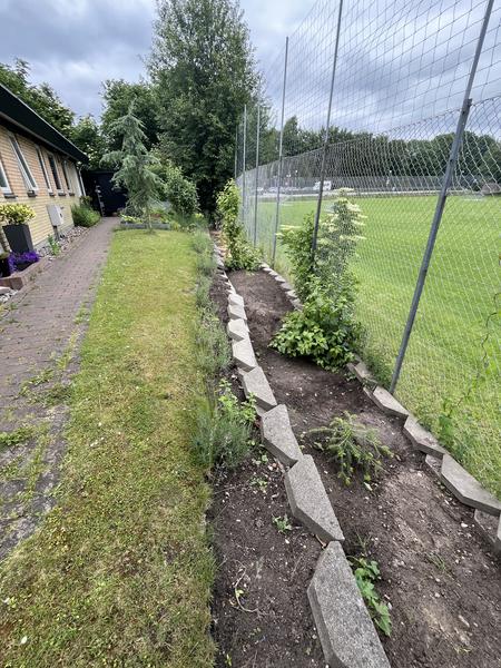 Ny støttemur i have
