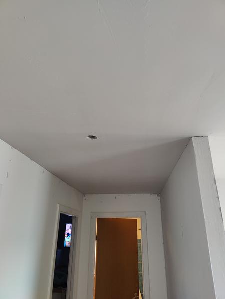 Opsætning af filt og udjævning på vægge og loft