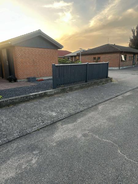 Maling af gavle, udhæng, hegn og vinduer