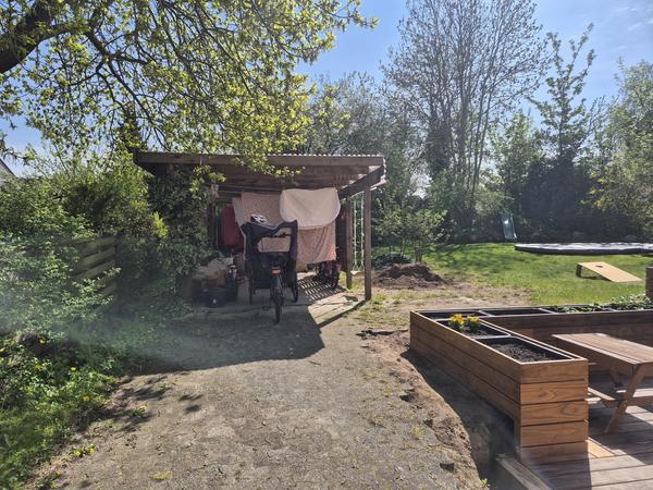 Anlæg af have med græsplæne og terrasse