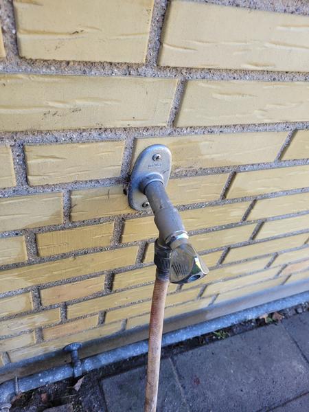 Udskiftning af udendørshane og brusearmatur