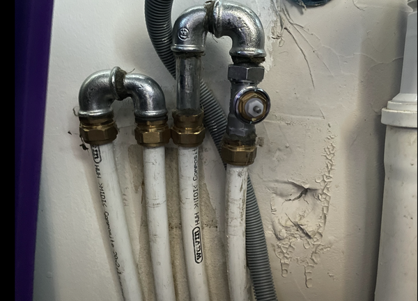 Installation af håndklædetørrer og vandvarmere