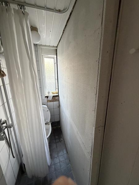Microcement på vægge og gulv i badeværelse