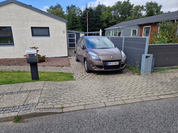 Etablering af indkørsel, gangsti og overkørsel